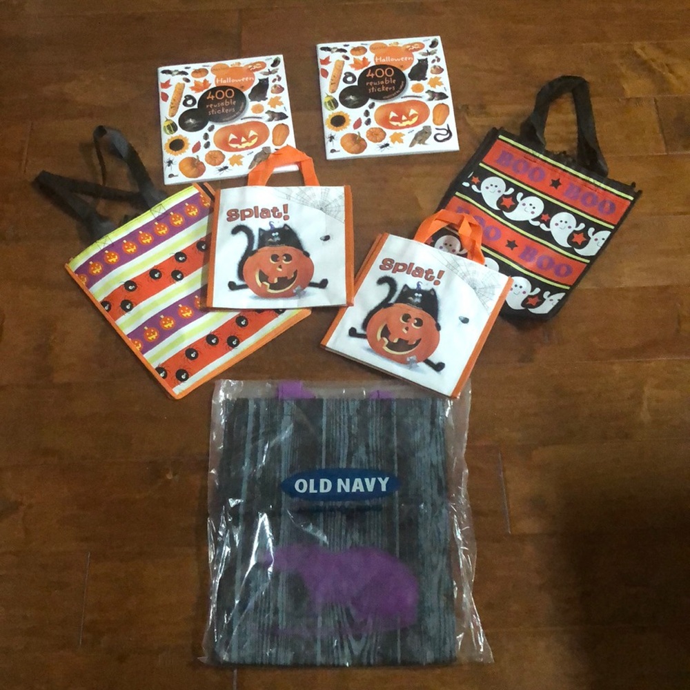 Halloween LOT 4 Bags & 2 eye like reusable Sticker Books Trick or Treat Trunk